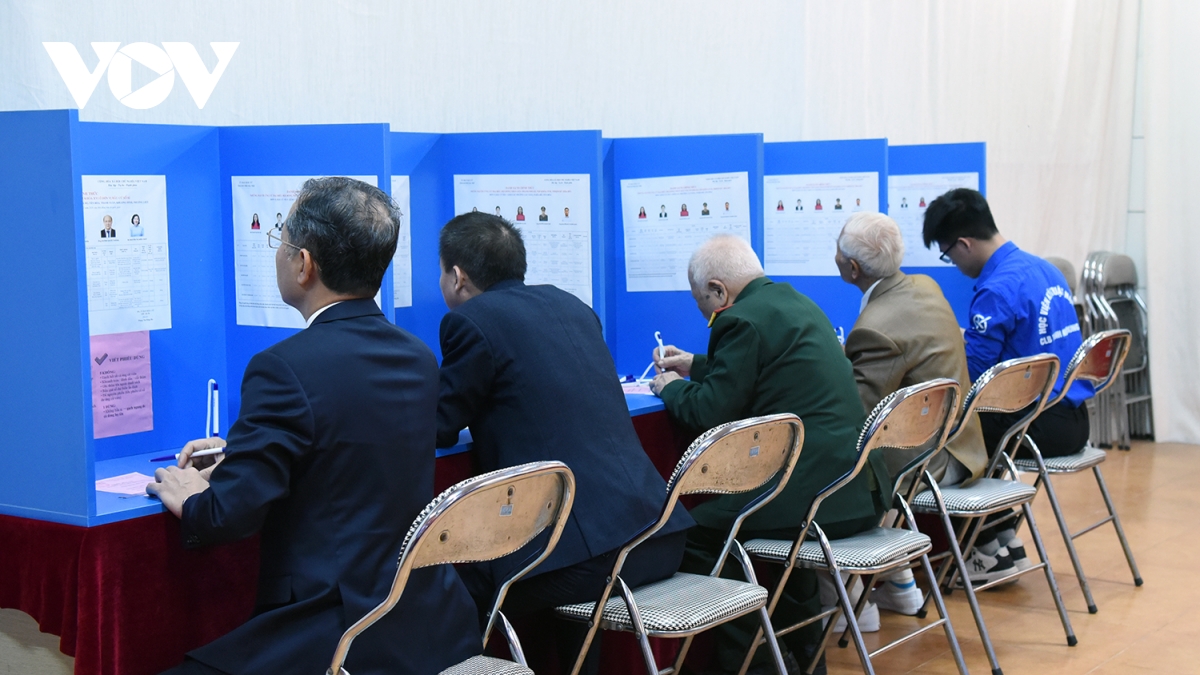 Cử tri Hà Nội náo nức trong Ngày hội non sông